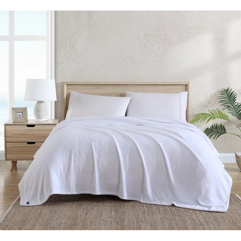 Island-Inspired White Ultra Soft Plush King Blanket