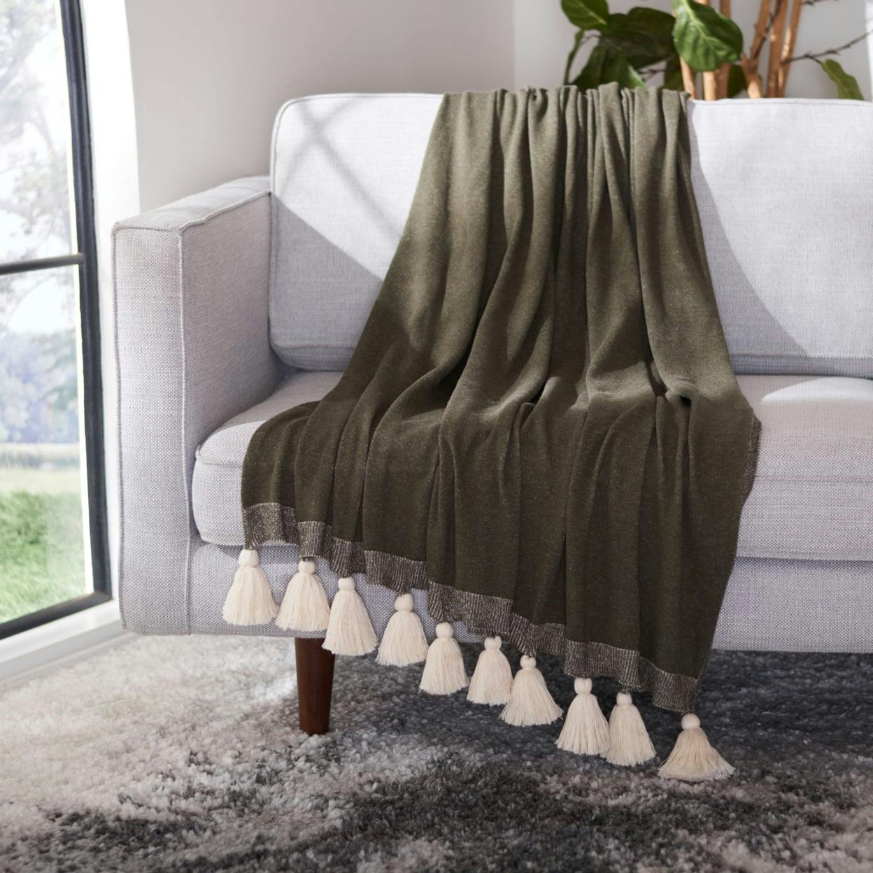Victorian Elegance Lush Green and Beige Cotton Throw with Plush Tassels