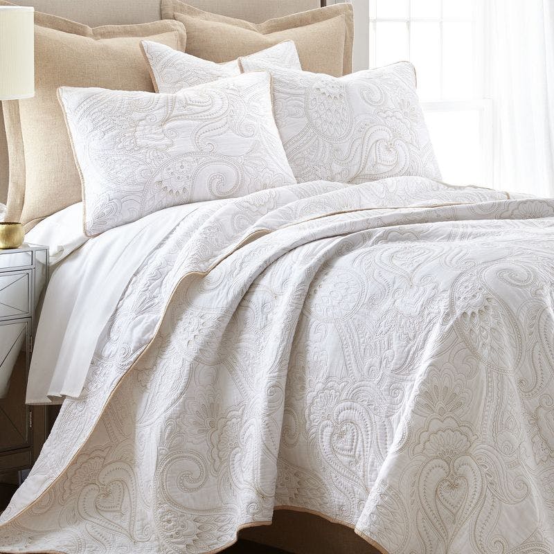 Classic Paisley Reversible Full Cotton Quilt Set in White