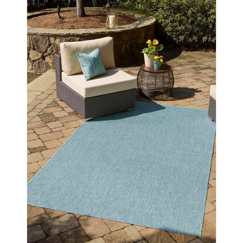 Aquamarine Easy-Care Synthetic 5' x 8' Outdoor Rug