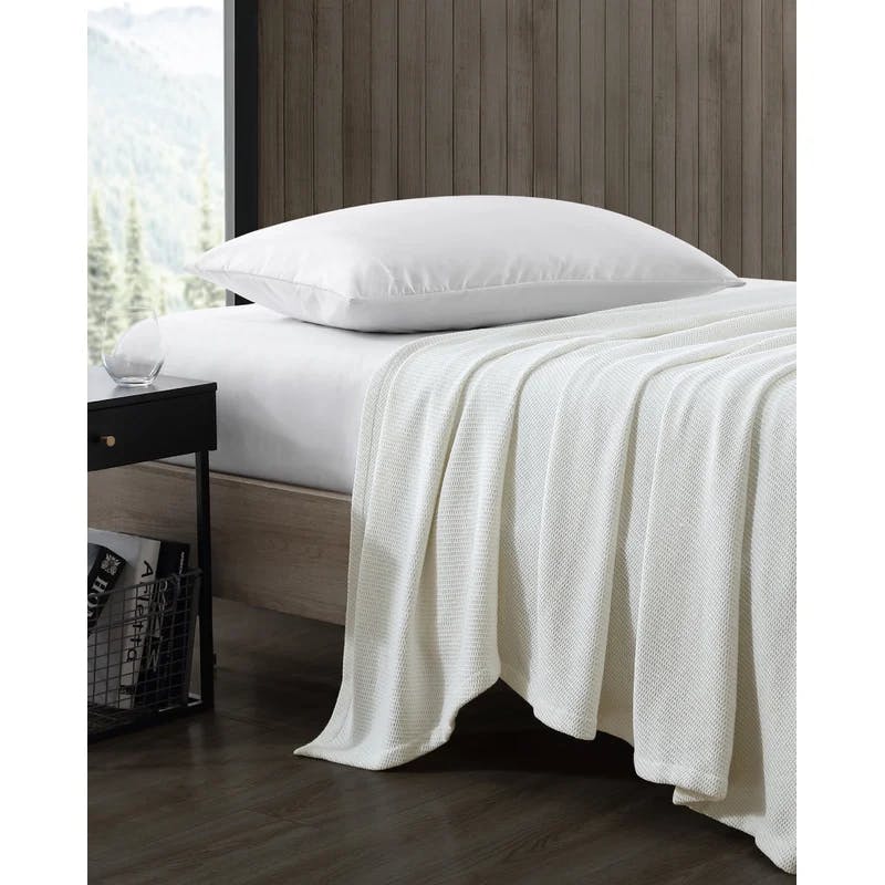 Ultra-Soft Twill Weave Cotton King Blanket in Hypoallergenic White
