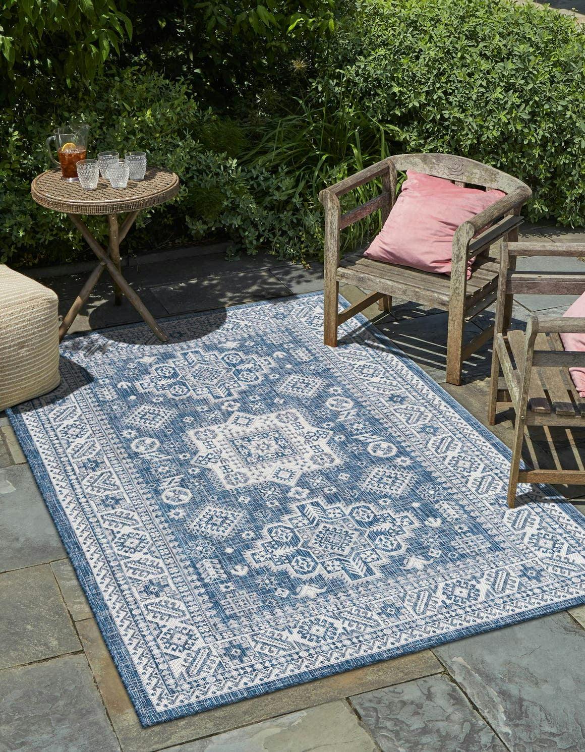 Aztec Medallion 2'2" x 3'1" Blue Synthetic Outdoor Rug