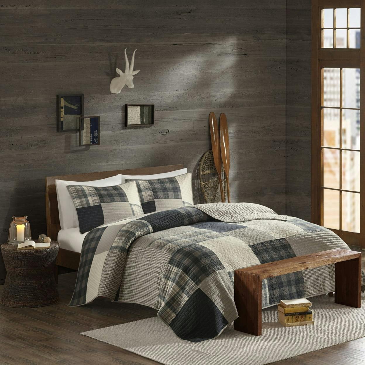 Rustic Charm King-Sized Reversible Cotton Quilt Set in Tan