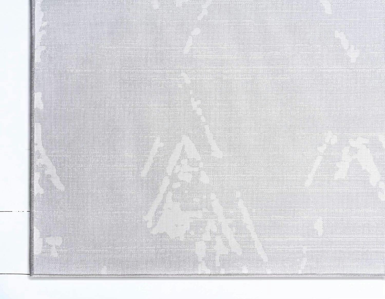 Manhattan Elegance 8' x 10' Reversible Gray Geometric Synthetic Rug