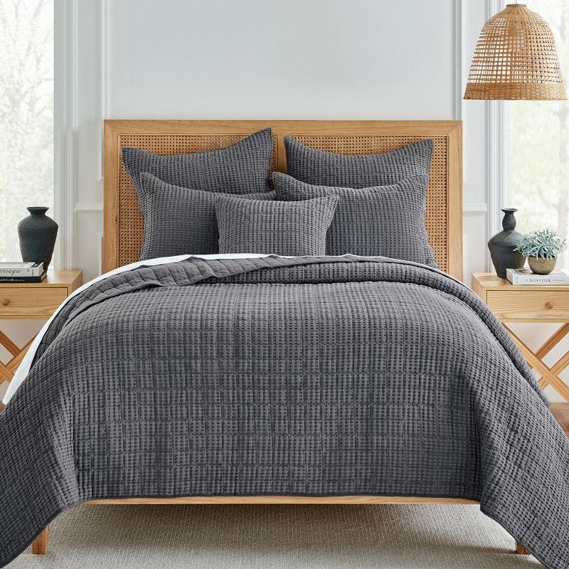 Charcoal Microfiber King Quilt Set with Luxurious Waffle Design