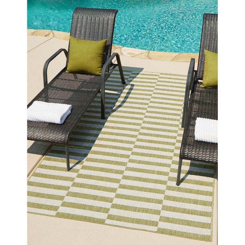 Greenfield Stripe Easy-Care Synthetic Outdoor Rug 8' x 11'4"
