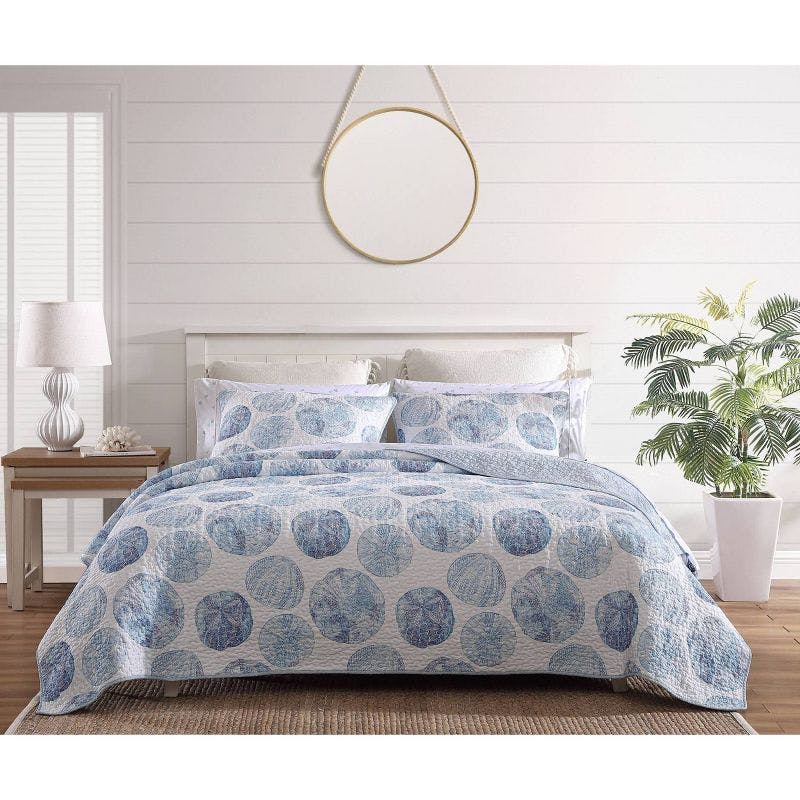 Seashell Whisper King-Size Blue Cotton Reversible Quilt Set