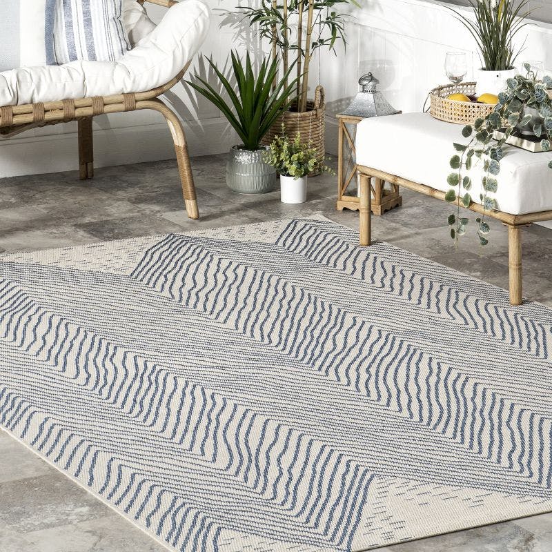 Chevron Waves Easy-Care Indoor/Outdoor Accent Rug, 2' x 3', Blue