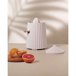 Alessi MDL07W/USA Plissé Electric Citrus-Squeezer in Thermoplastic Resin, White. US plug.