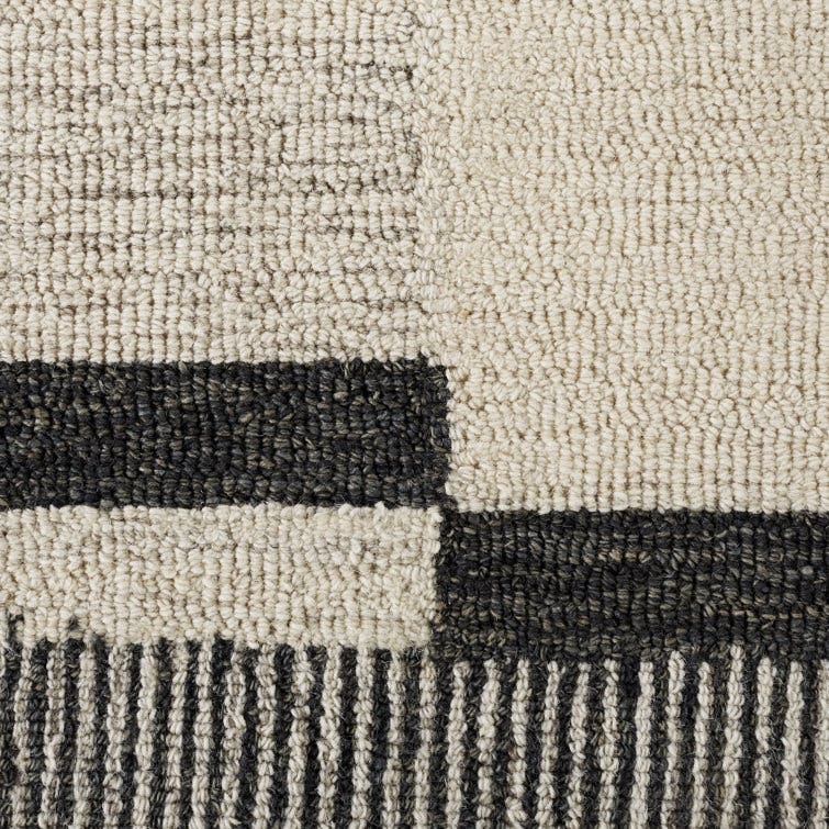 Elegant Hand-Tufted Black Wool Round 8' Rug
