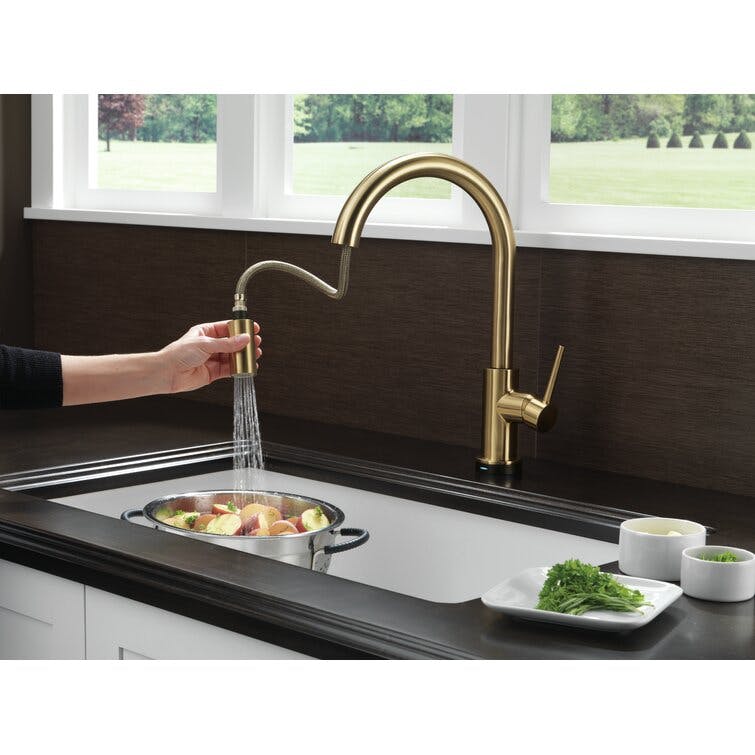 Trinsic Pull Down Single Handle Kitchen Faucet with MagnaTite® and Diamond Seal Technology