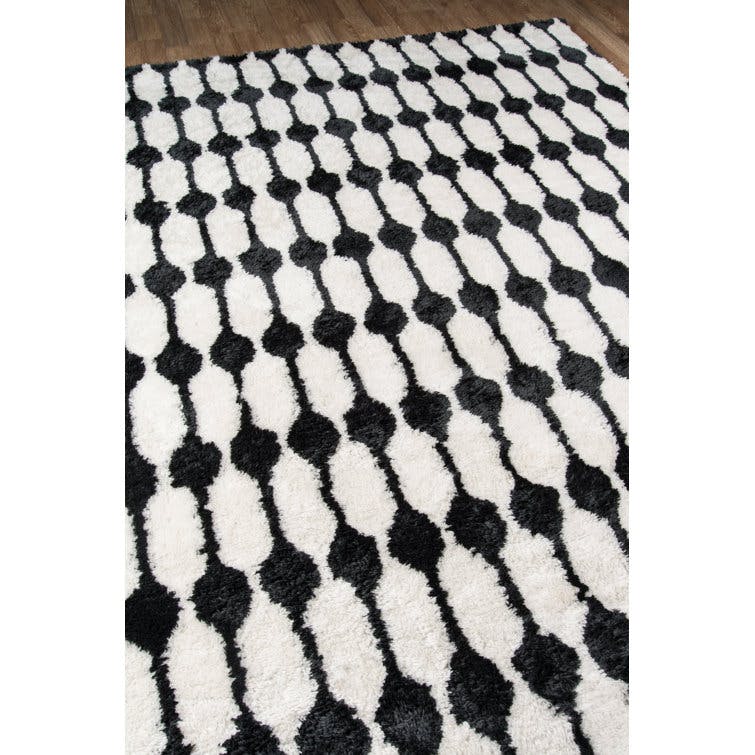 Geometric Handmade Area Rug in Black/White