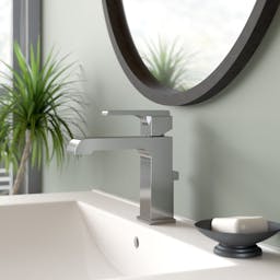 Ara Single Hole Bathroom Faucet with Drain Assembly