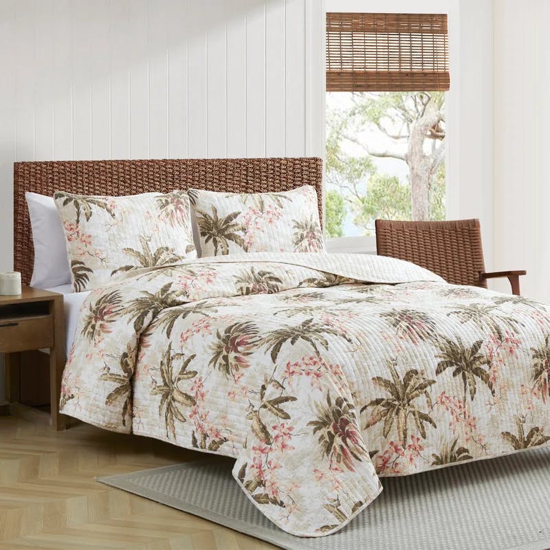 Coastal Breeze Twin Quilt Set in White Cotton with Reversible Design