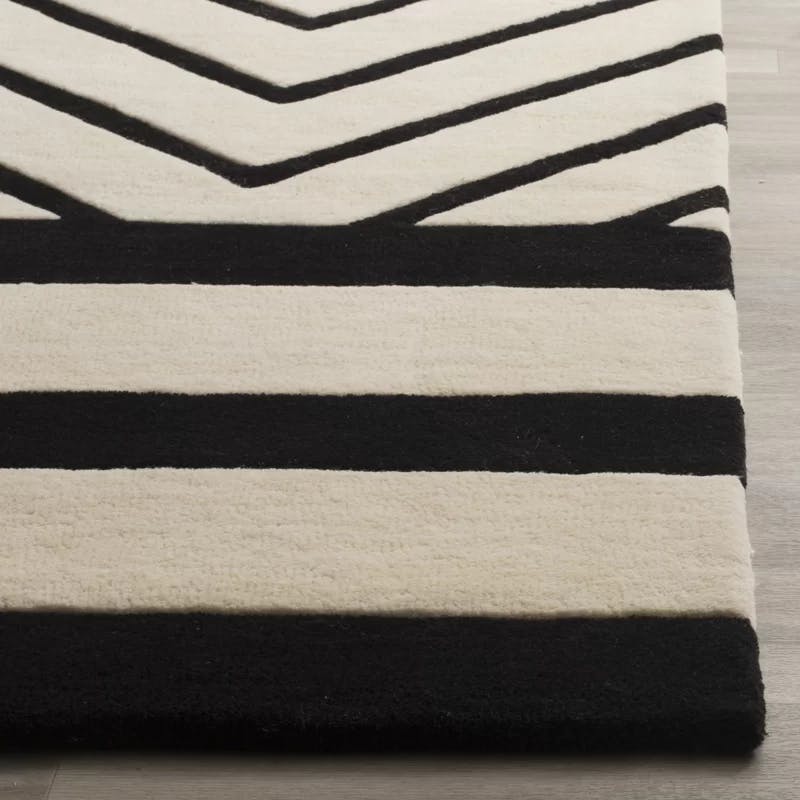 Retro-Cool Art Deco Ivory and Black 5' Round Wool Area Rug