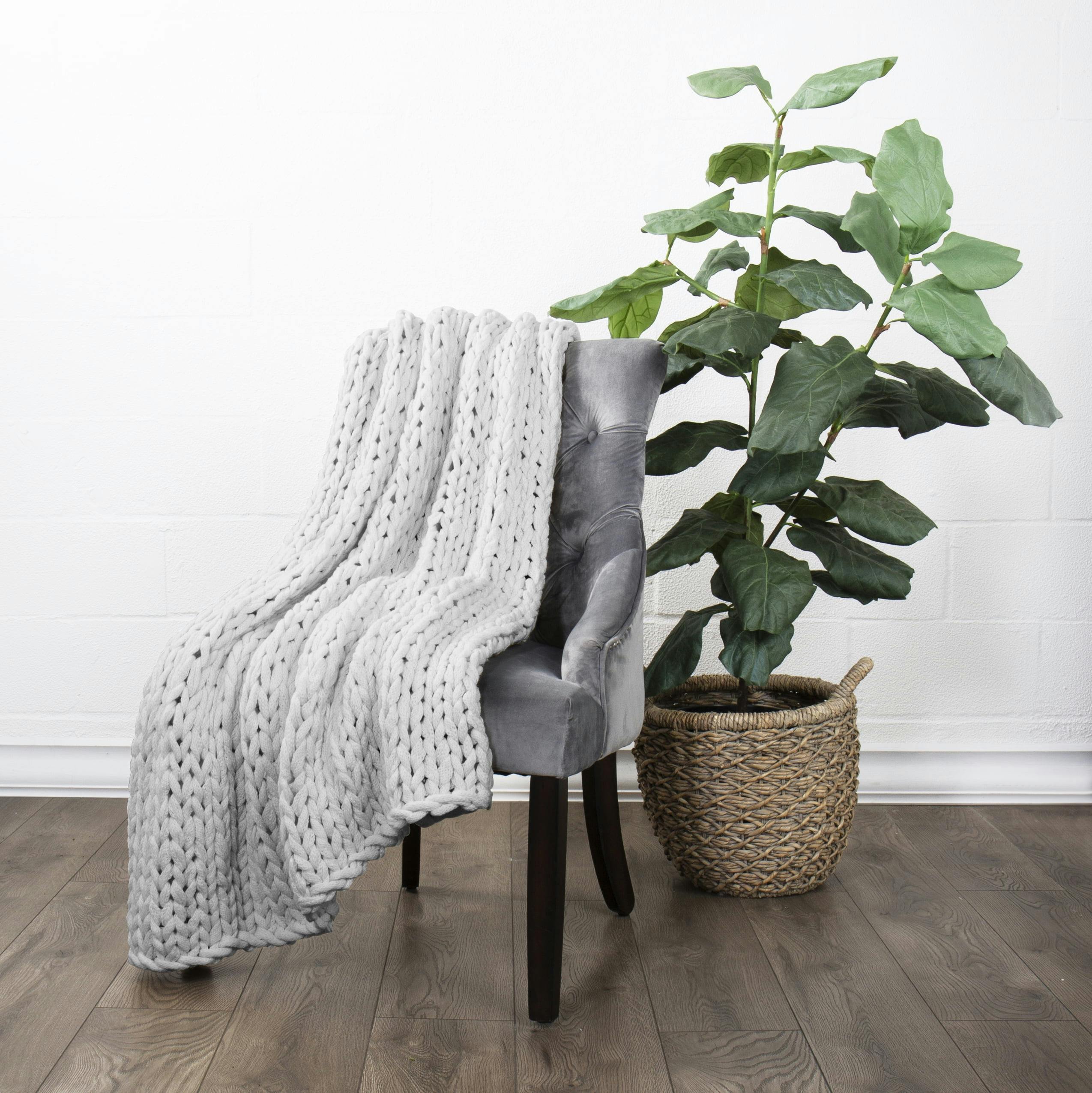 Luxurious Light Gray Chunky Knit Acrylic Throw Blanket