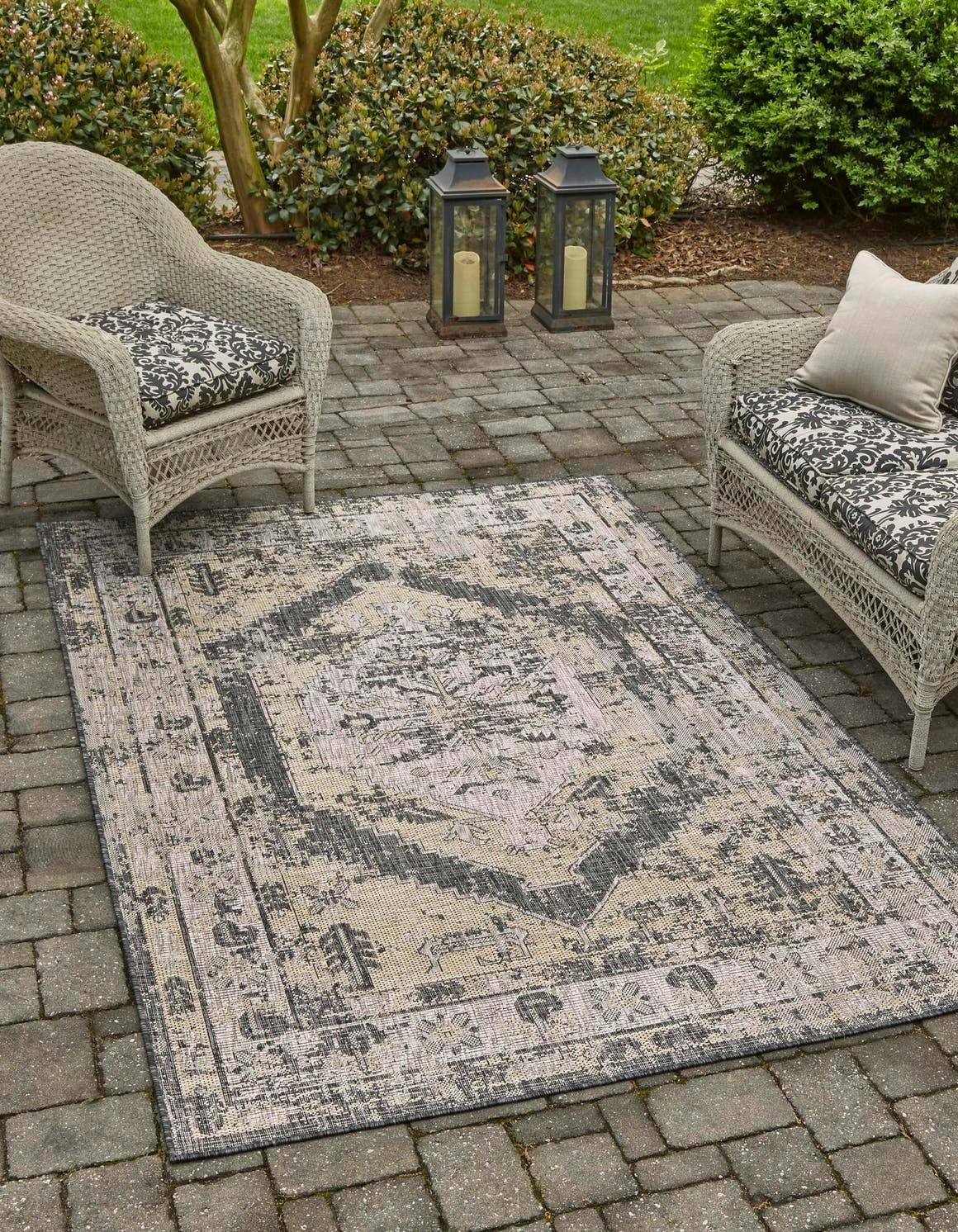 Charcoal Elegance 9' x 12' Synthetic Outdoor Traditional Rug