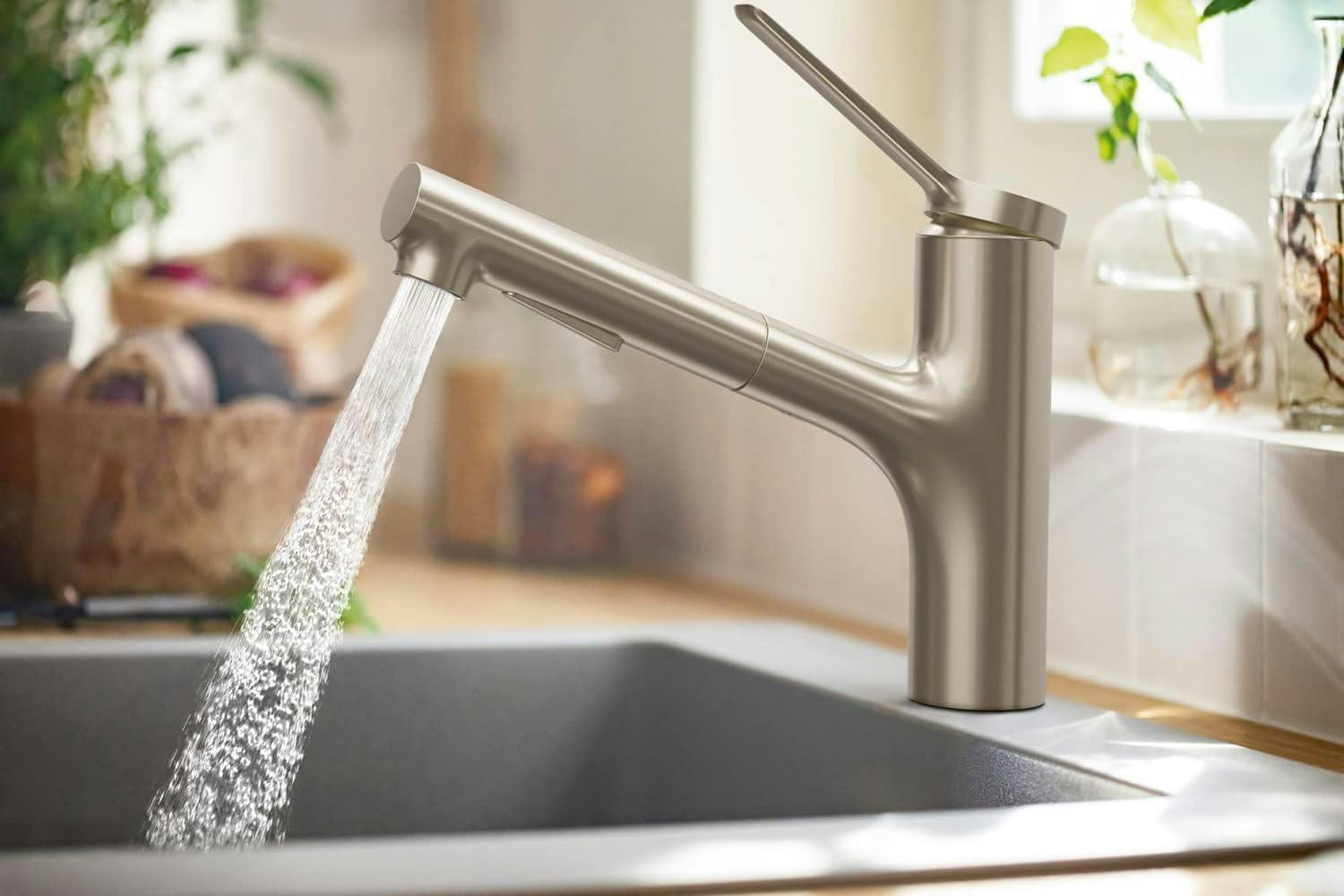 Modern Optik 8.5" Stainless Steel Kitchen Faucet with Pull-Out Spray