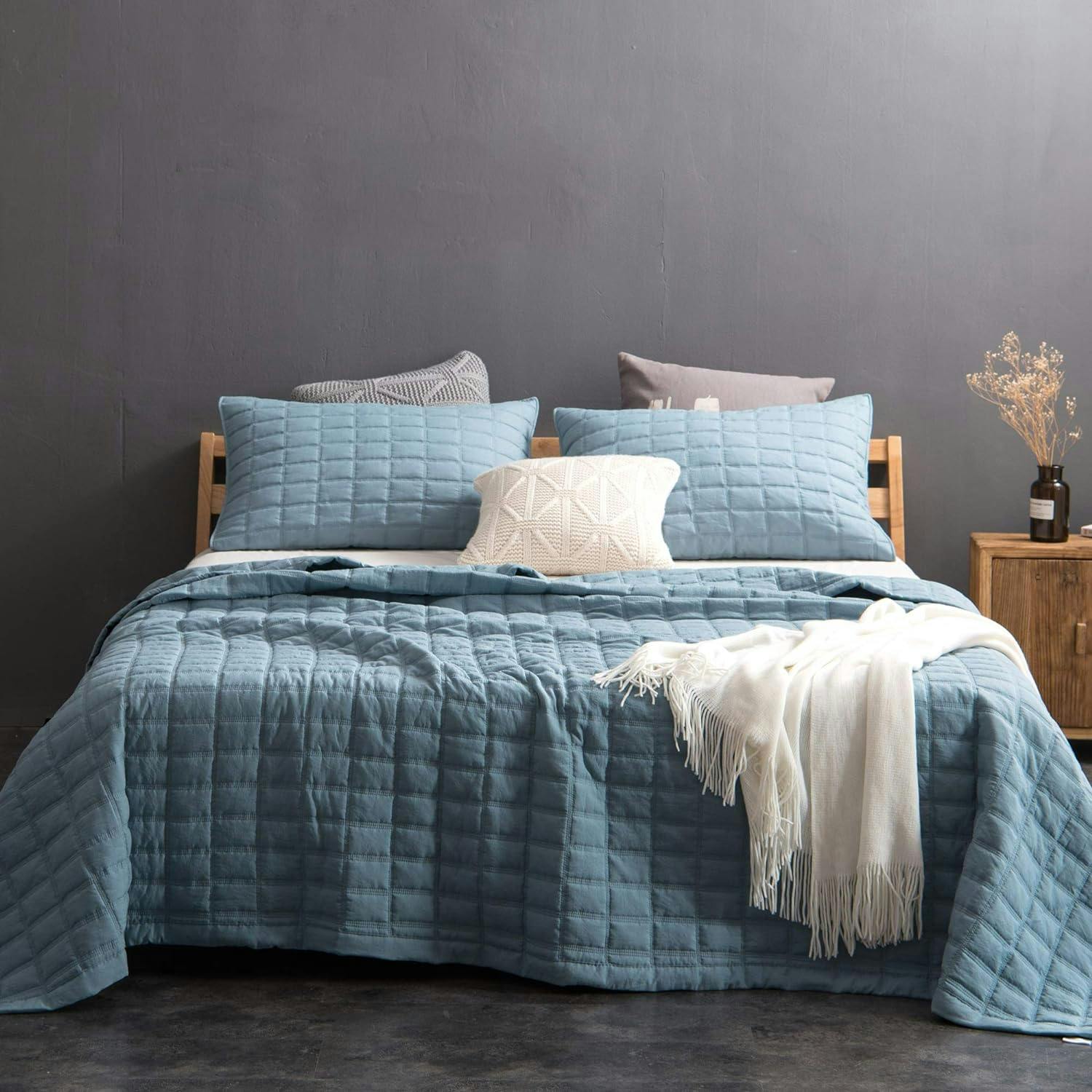 Kilgellon Oversized King Grey Blue Stone-Washed Quilt Set