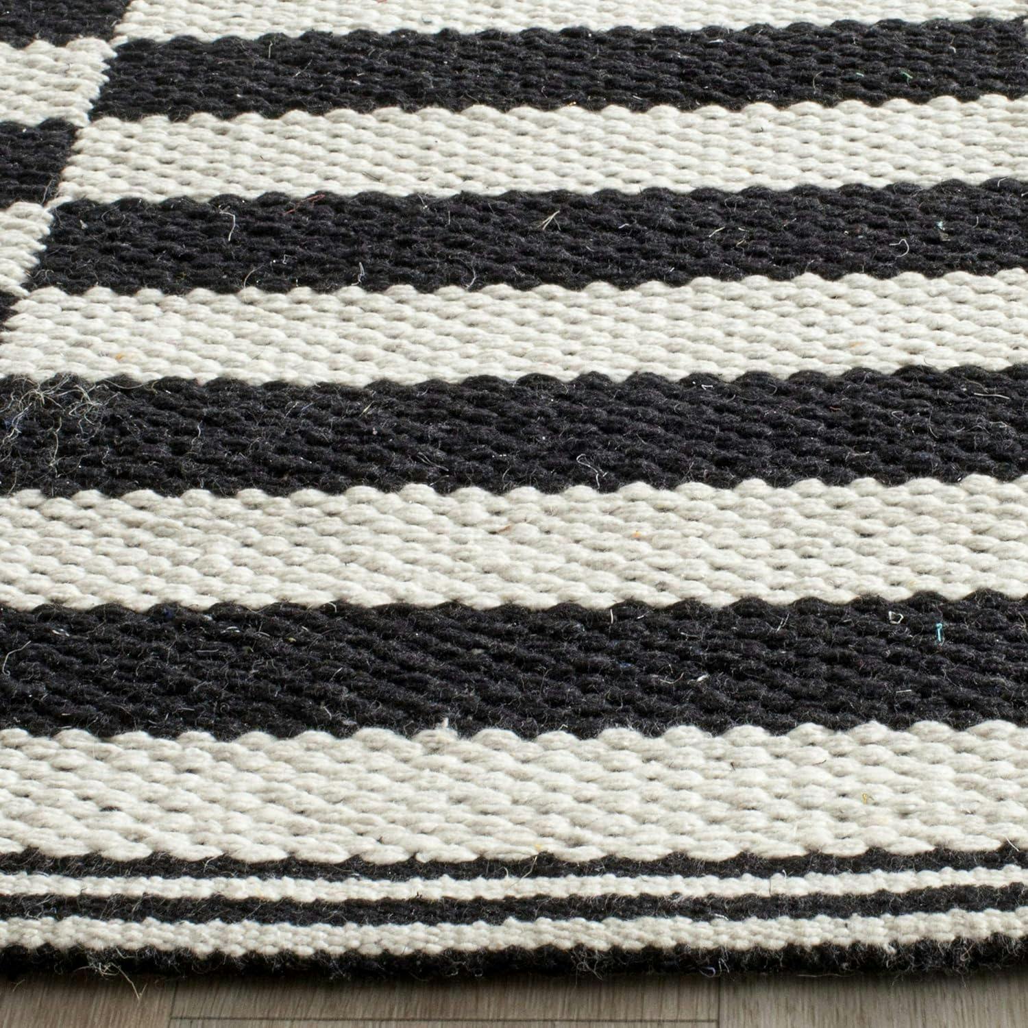 Coastal Charm Black and Ivory Handwoven Wool-Cotton 8' x 10' Rug