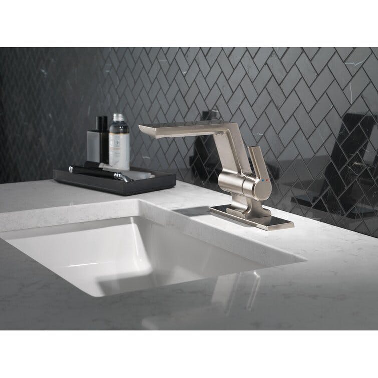 Pivotal Single Hole Bathroom Faucet with Drain Assembly and DIAMOND™ Seal Technology