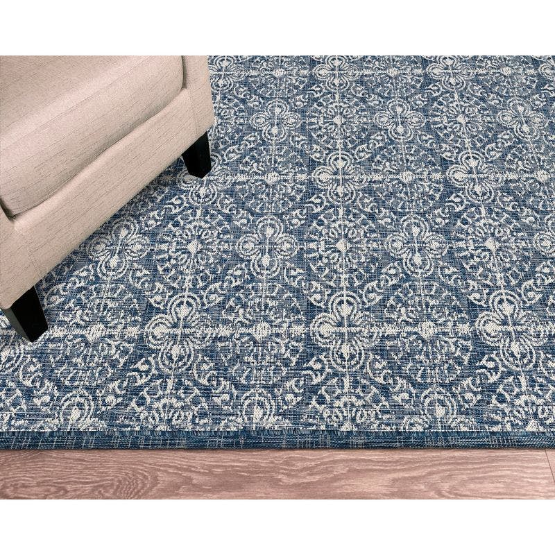 Antique Medallion Square Outdoor Rug in Navy and White