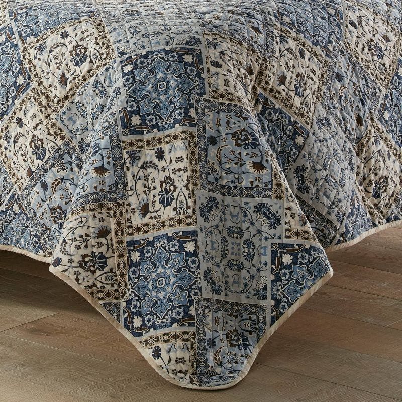 Cottage Charm King-Size Reversible Cotton Quilt Set in Blue
