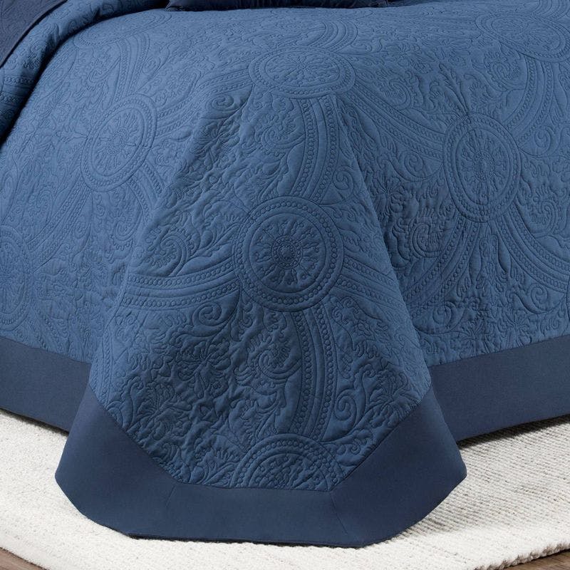 Elegant Blue Medallion Full Bedspread with Contrasting Borders