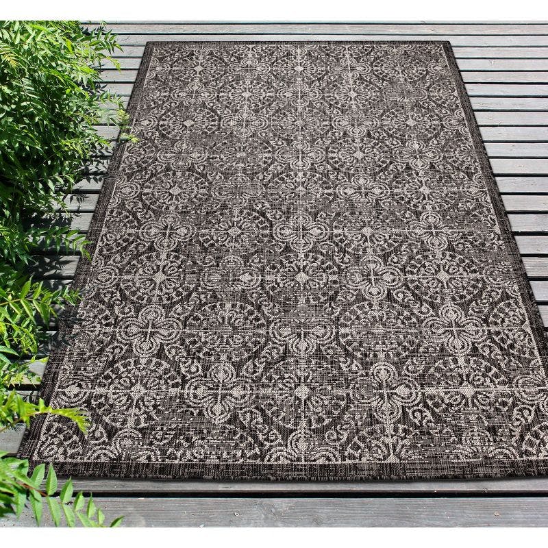 Antique Medallion Tile Black Synthetic Indoor/Outdoor Rug 7'10" x 9'10"