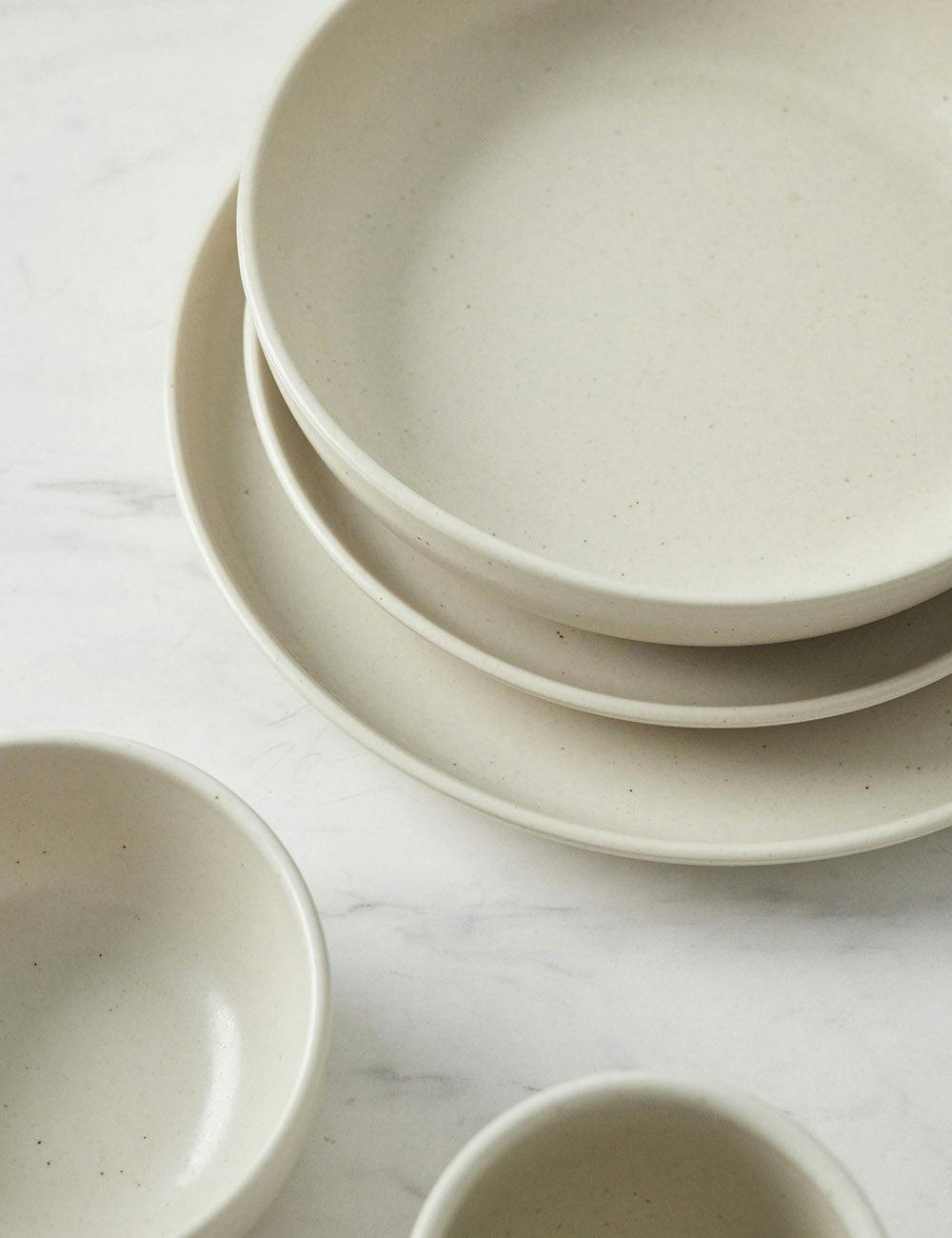 Pacifica Vanilla White 5-Piece Stoneware Dinnerware Set