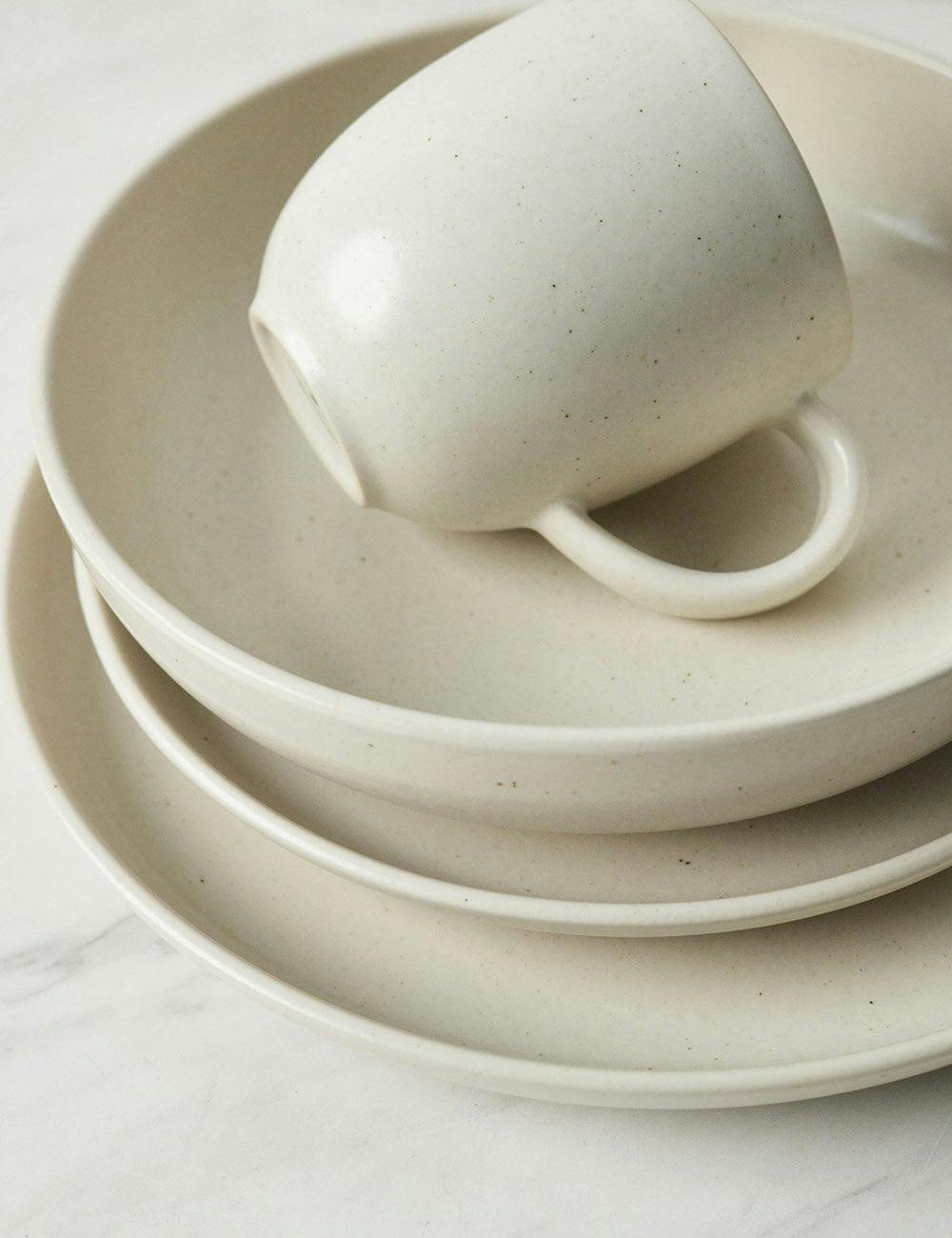 Pacifica Vanilla White 5-Piece Stoneware Dinnerware Set